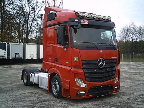 MERCEDES BENZ ACTROS 1842 Low Deck mega